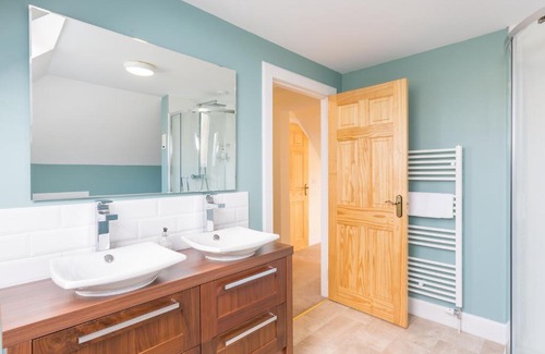 Blairgowrie House | Chauffeur's Cottage with Hot Tub