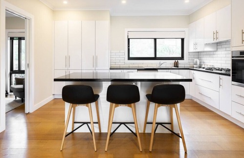 Mount Burnett Apartment | Chayah Farm Stay luxury in the Dandenong Ranges