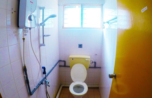 Shah Alam House | Cheap homestay but excellent service for big family.
