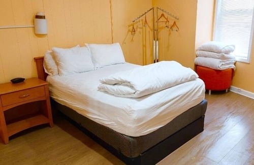 Downtown Baltimore House | cheapest room
