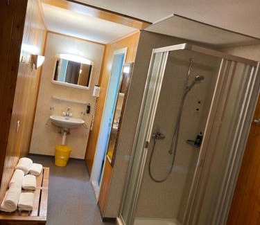 Ausserberg Hotel | Check-in 24-7 ohne Frühstück gratis Parkplatz