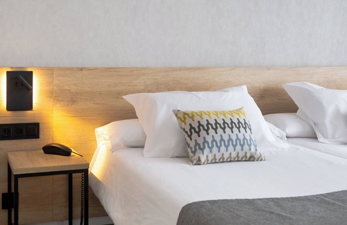 Collbato Hotel | Checkin Montserrat