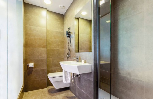 Collbato Hotel | Checkin Montserrat