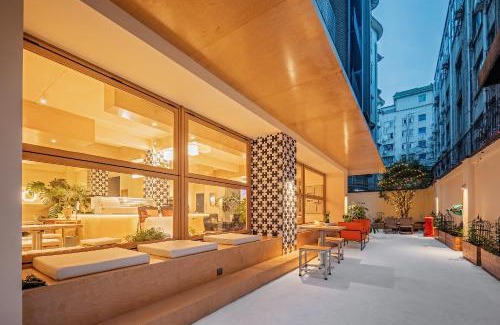 Chengdu City Centre Hotel | Cheens Hotel