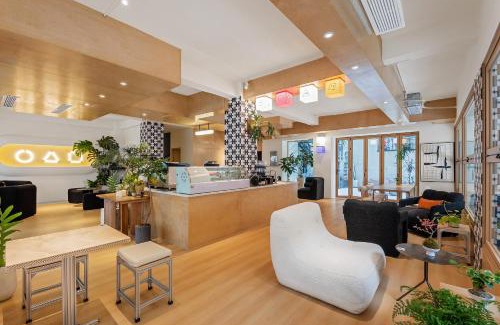 Chengdu City Centre Hotel | Cheens Hotel