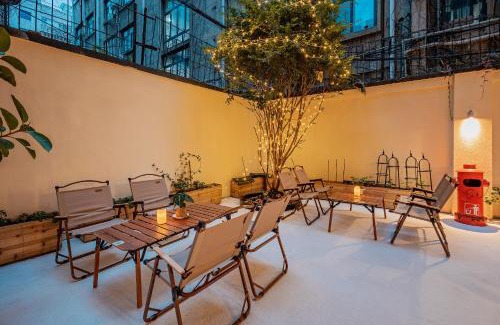 Chengdu City Centre Hotel | Cheens Hotel
