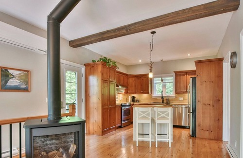Sainte-Agathe-des-Monts Ski Chalet | Cheerfull 3-bedrooms chalet with indoor fireplace