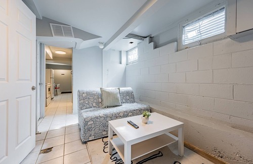 Rockcliffe - Smythe House | Cheerful 1-bedroom 1-living-room walkout basement