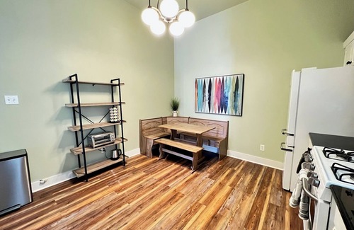Esplanade Ridge House | Cheerful 1 Bedroom in Mid-City