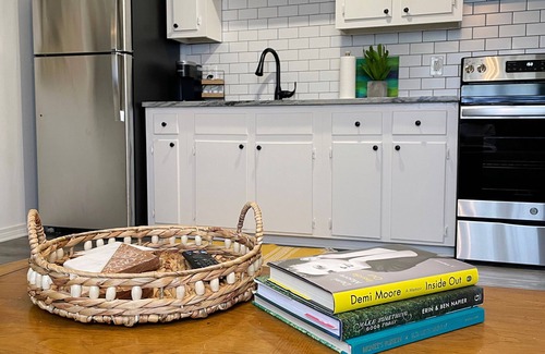 Claiborne Cottage | Cheerful 1 Bedroom Cottage w/Ample Parking, Close to WM Sports & Events Center