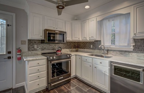 Franconia House | Cheerful 1 BR with private Bathroom in a house
