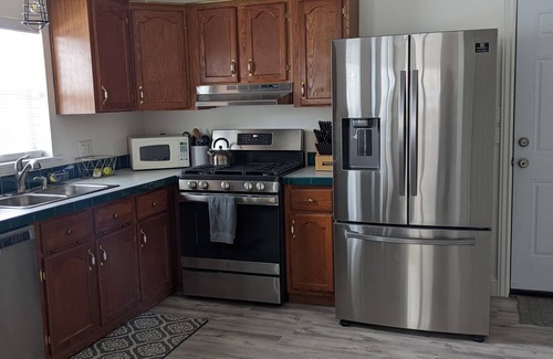 Sheridan House | Cheerful 2 bedroom 2 bath home in Sheridan.