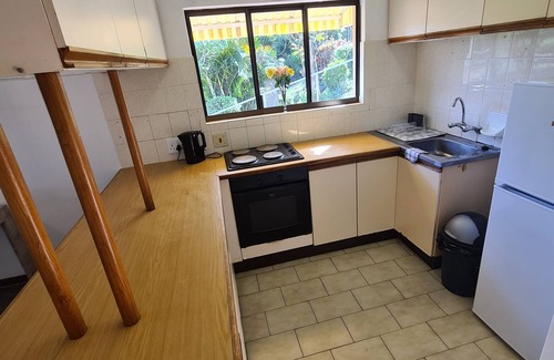 Hibberdene Cottage | Cheerful 2 bedroom cottage with a communal pool