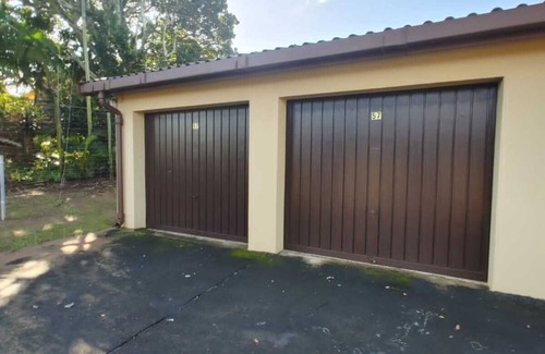 Hibberdene Cottage | Cheerful 2 bedroom cottage with a communal pool