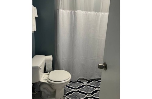 Charlotte House | Cheerful 2 bedroom, fireplace, office and laundry