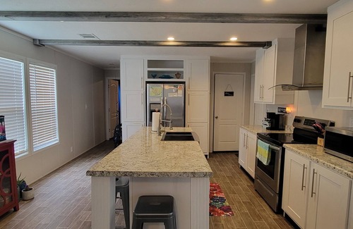 Elberta House | Cheerful 2 bedroom home on Miflin Creek