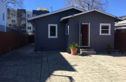 Southwest Berkeley House | Cheerful 2-Bedroom House in Berkeley