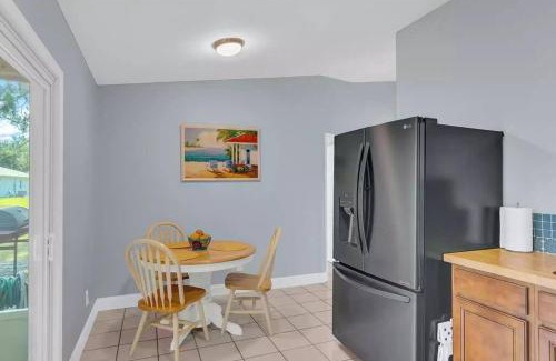 Sebastian Highlands House | Cheerful 2 bedroom that is close to the water