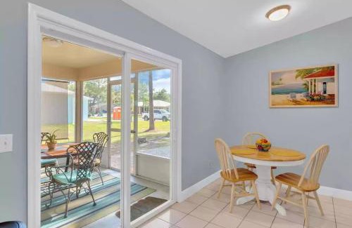 Sebastian Highlands House | Cheerful 2 bedroom that is close to the water