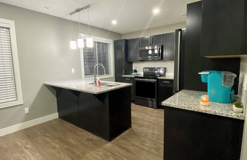 Northeast Edmonton House | Cheerful 2 Private Bedrooms