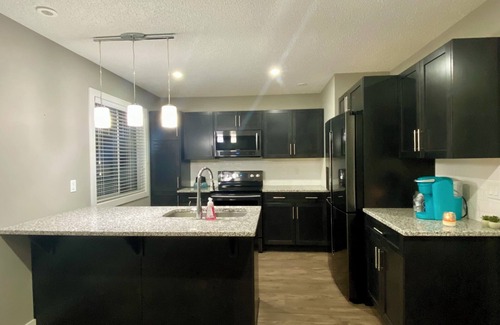 Northeast Edmonton House | Cheerful 2 Private Bedrooms