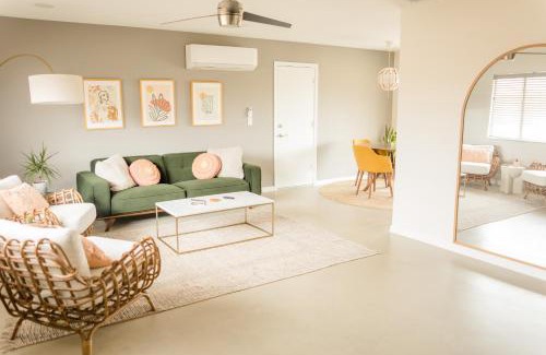 Joshua Tree House | Cheerful 2bedroom home with hot tub and cowboy pool in Joshua Tree