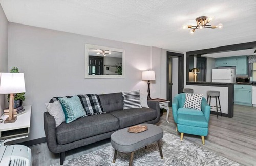 Earlewood House | Cheerful 2BR in Earlewood