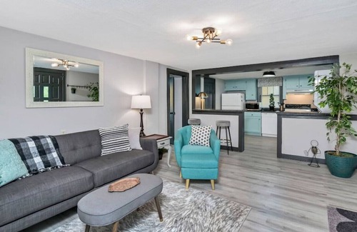 Earlewood House | Cheerful 2BR in Earlewood