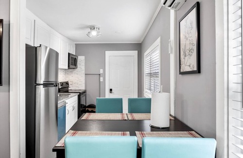 Clearwater House | Cheerful 2BR - Patio - Backyard - Near Clearwater Beach