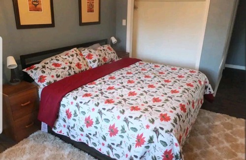 Wildwood House | Cheerful 3 bed 2 bath with Office, Patio, and Yard