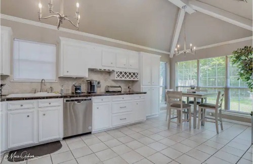 Shreveport House | Cheerful 3-bedroom 2bathroom with garage