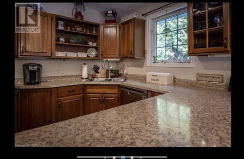 Port Elgin Cottage | Cheerful 3 Bedroom Cottage 2 Minute walk to the Beach on Beautiful Lake Huron