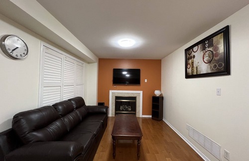 Brampton House | Cheerful 3-Bedroom Home With Free Parking