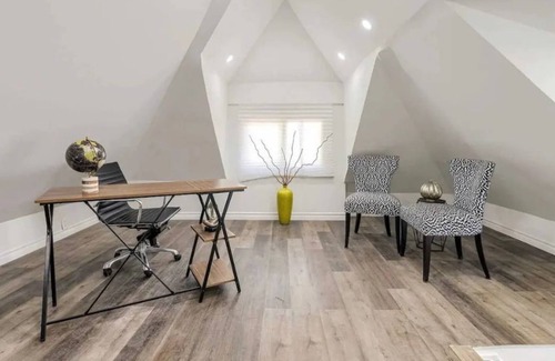 Hamilton House | Cheerful 3 bedroom home with parking on premises