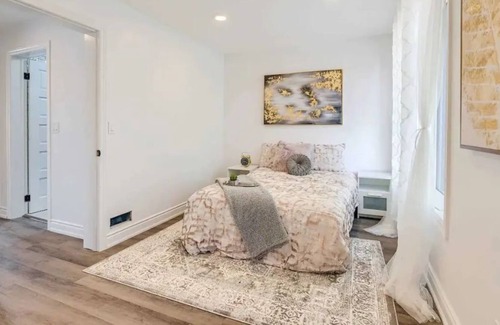 Hamilton House | Cheerful 3 bedroom home with parking on premises