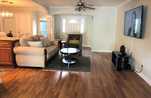 Clearwater House | Cheerful 3 Bedroom Home mins from Clearwater Beach