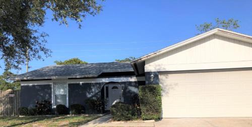 Clearwater House | Cheerful 3 Bedroom Home mins from Clearwater Beach