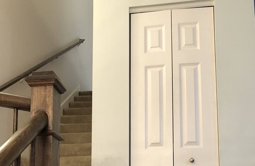 Itasca House | Cheerful 3 bedroom updated Townhome 9 Miles from OHARE