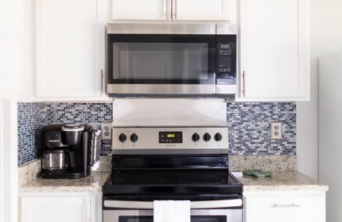 Wetmore House | Cheerful 3 bedroom 2 bath with large backyard