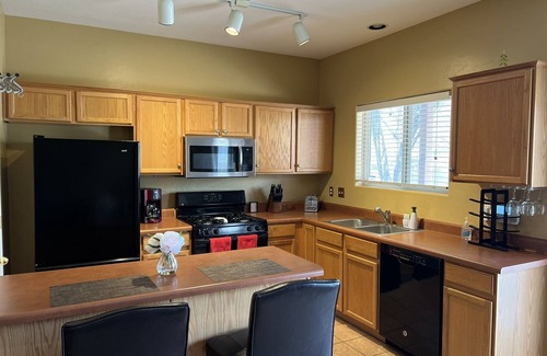 Casas Adobes House | Cheerful 3-bedroom vacation home