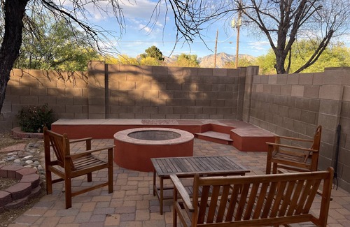 Casas Adobes House | Cheerful 3-bedroom vacation home