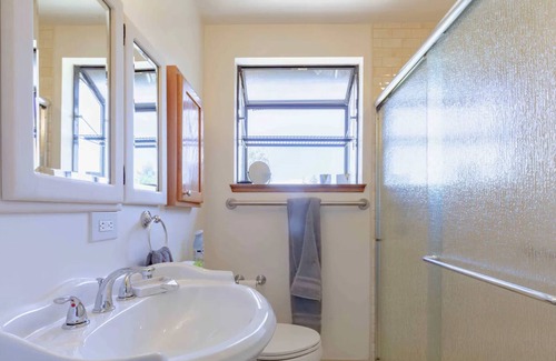 Lafayette House | Cheerful 3 Bedroom with Outdoor Deck!