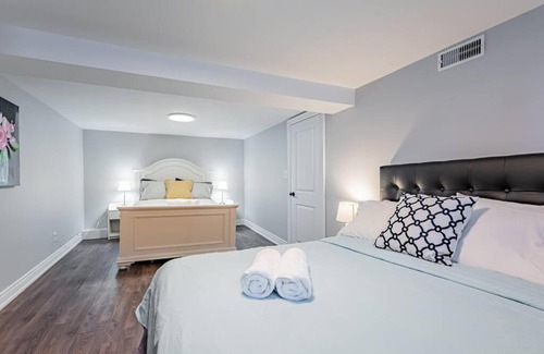 The Queensway Ski Chalet | Cheerful 3 Bedrooms Free Parking (Entire house)
