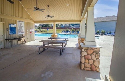Duncan House | Cheerful 3 BR, 2.5 BR (sleeps 6-7) patio/pool