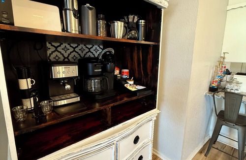 Broken Arrow House | Cheerful 3-br home w/gourmet coffee bar, patio, fenced backyard