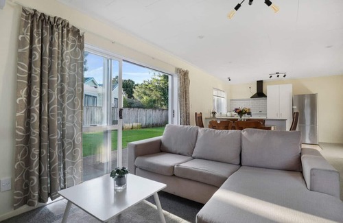 Birkdale House | Cheerful 3BR Home With Free WiFi & Netflix