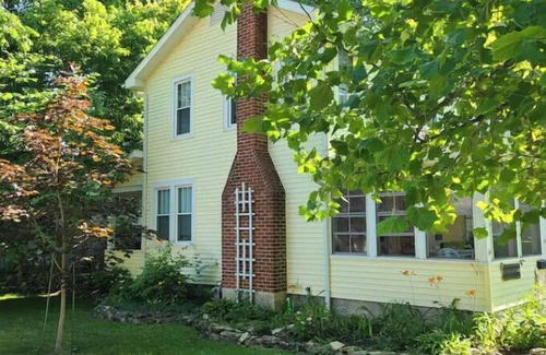 Lakeside Cottage | Cheerful 3 bedroom cottage in Lakeside Ohio