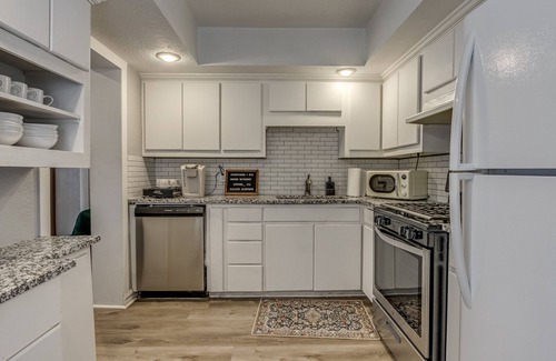 Midwest City House | Cheerful 3Bed 2Bath Home with Free Parking