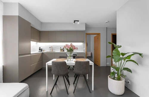 Downtown Apartment | Cheerful 3BR | Down Town | Newly Renovated