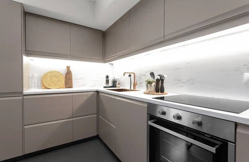 Downtown Apartment | Cheerful 3BR | Down Town | Newly Renovated
